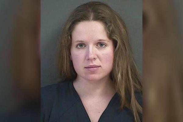 POHOTNA NASTAVNICA ANDREA: Muž ušao u kuću i ZATEKAO JE U KREVETU SA UČENIKOM OD 15 GODINA!