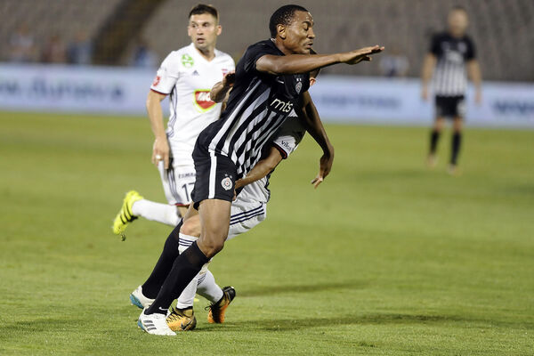 KAMERUNAC SIGURNO ODLAZI: Partizan odbio dva i po miliona evra za Tavambu, ali se čeka na ponudu od kluba koji Grobari ne podnose!