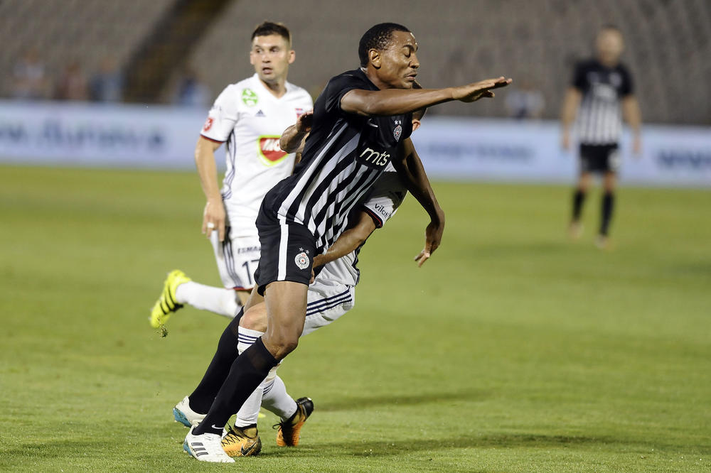 KAMERUNAC SIGURNO ODLAZI: Partizan odbio dva i po miliona evra za Tavambu, ali se čeka na ponudu od kluba koji Grobari ne podnose!