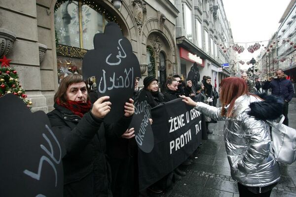 IZRAELCI NAPRAVILI HAOS ŽENAMA U CRNOM USRED BEOGRADA: One protestovale zbog Palestine, a onda su im objasnili... (VIDEO)