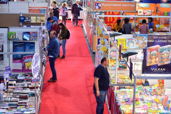 PRONAŠLI SMO I PRELISTALI NAJSKUPLJU KNJIGU NA SAJMU KNJIGA: Sva je u ZLATU, košta PAPRENO i govori mnogo o SRBIMA