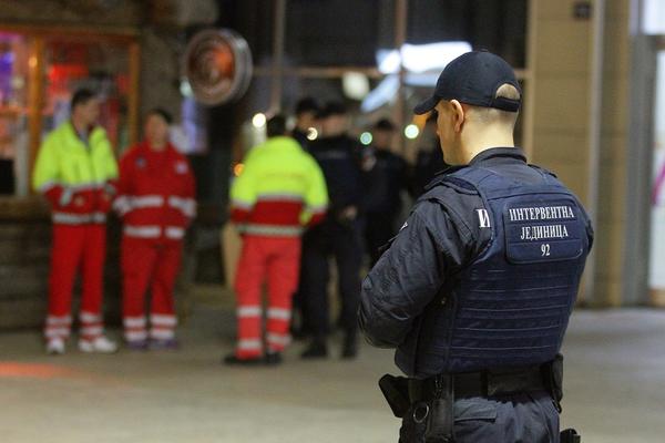 Haos u Jagodini! Prvo uzela špric i žilet, pa uletela u apoteku: PLJAČKA nije NAJGORE što se desilo!