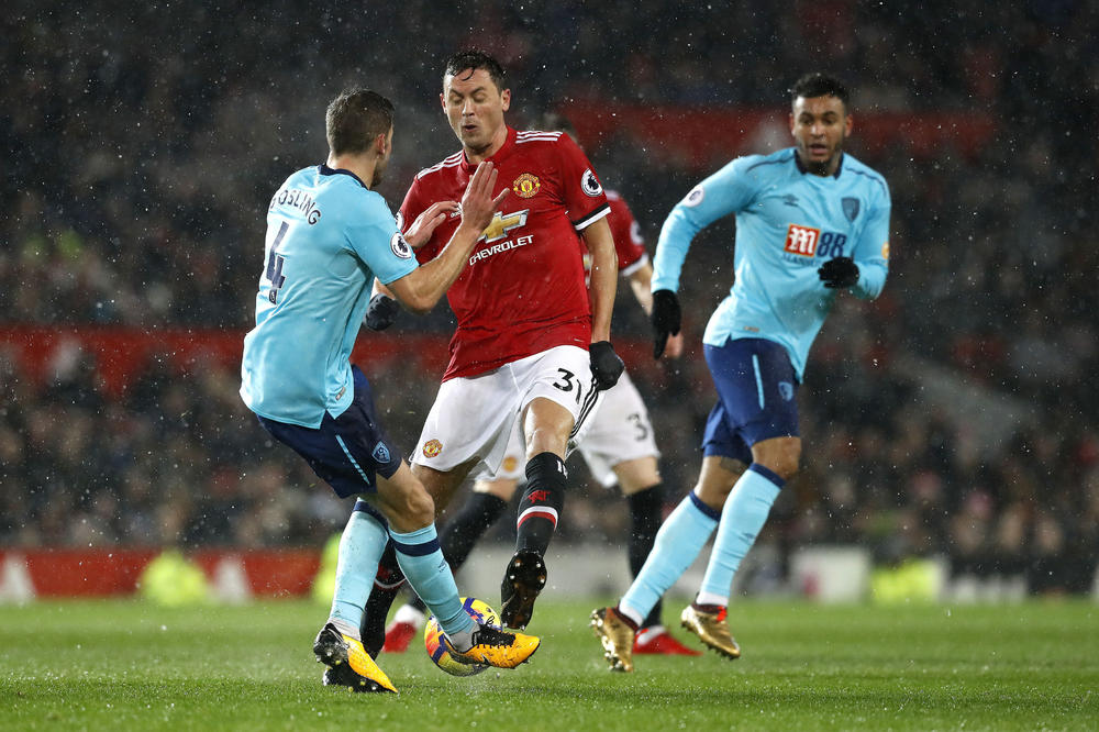 Skromnost je vrlina velikih ljudi: Englezi oduševljeni Nemanjom Matićem! (FOTO)