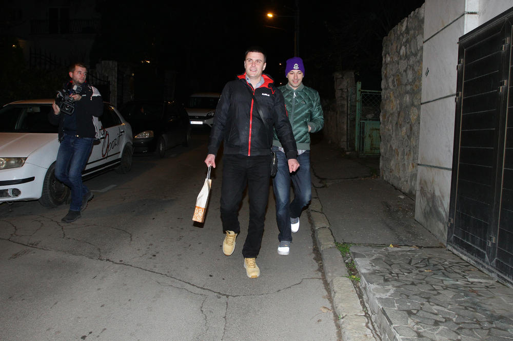 NA CECINOJ SLAVI PORUČIVAO JE PESME POSVEĆENE NJOJ! Vuk Kostić pati za Jelisavetom, pao u sevdah pa maltretirao poznatog pevača! (FOTO)