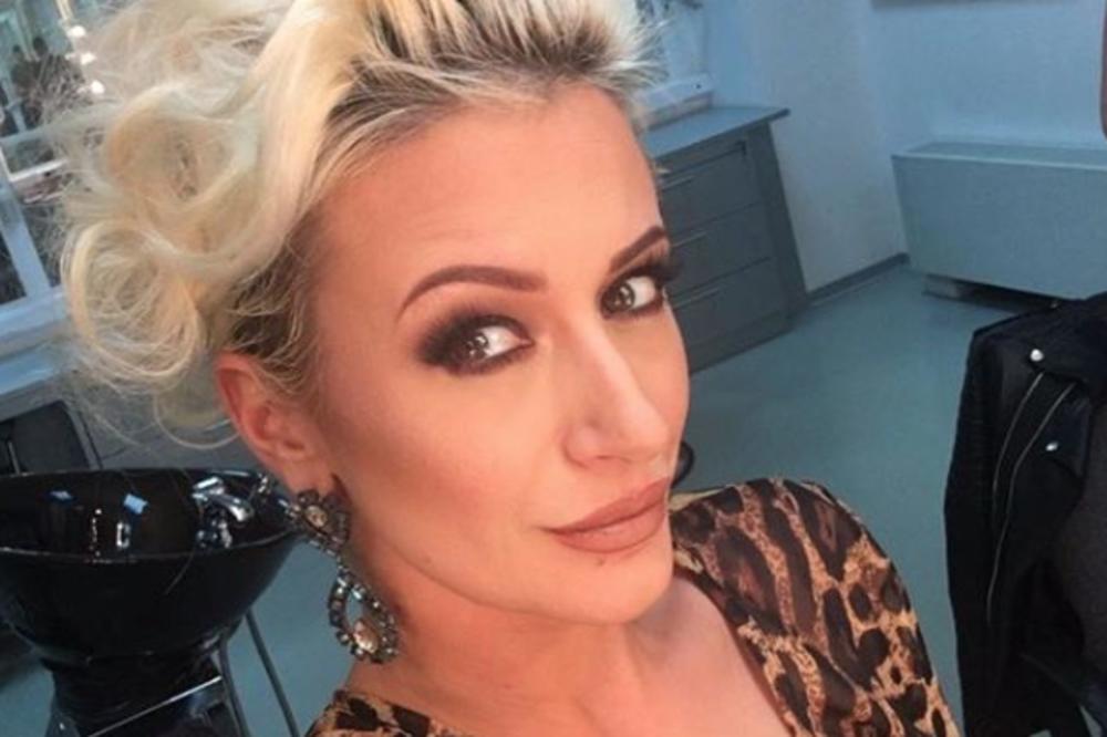 VODITELJKA ZADRUGE JE UVEK PREVIŠE NAŠMINKANA: Evo kakav je njen prirodni izgled! (FOTO)