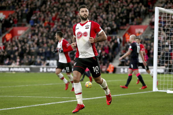 Za pokušaj ubistva - tri meča pauze! Čarli Ostin može da peva od sreće zbog kazne koju je dobio! (VIDEO)