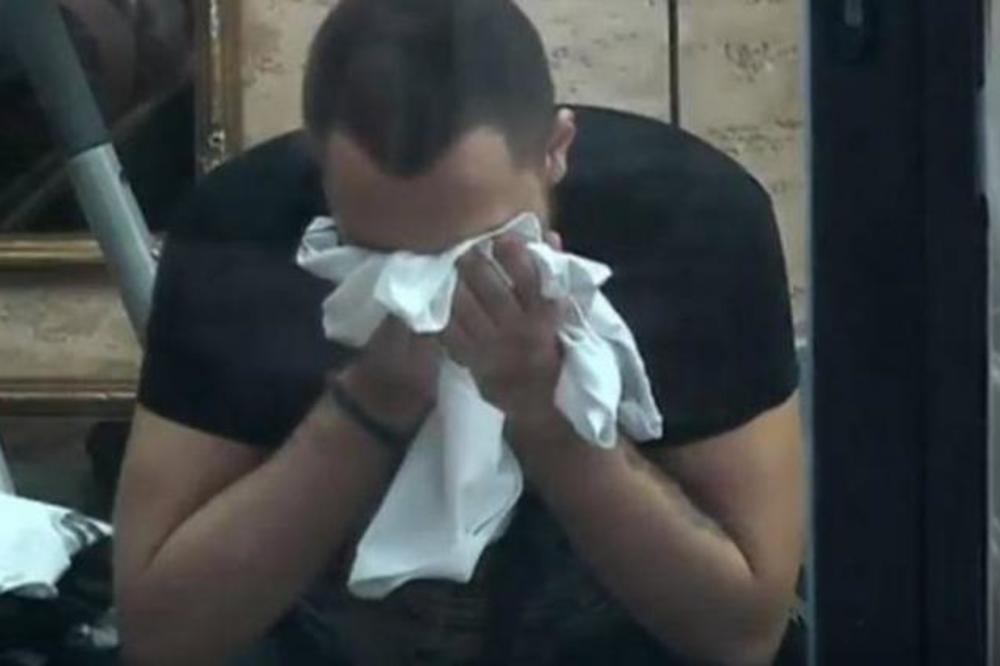 NAŠEG POPULARNOG PEVAČA OSTAVILA DEVOJKA! On odmah uradio JEDNU STVAR koja će razbesneti sve devojke! (VIDEO)