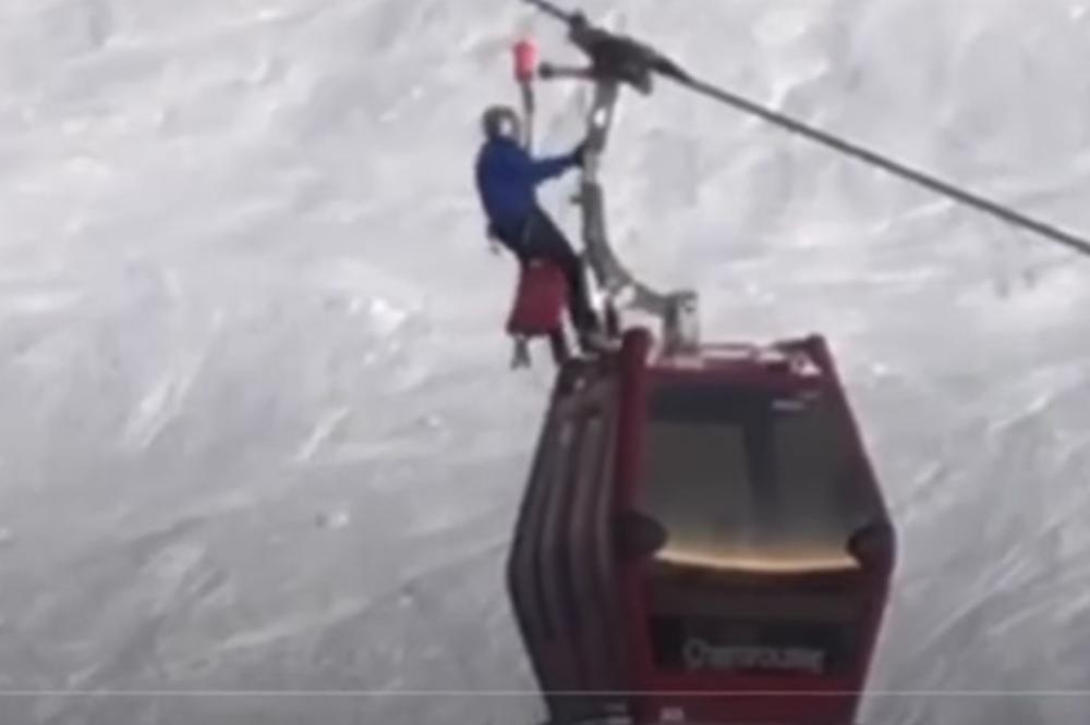 VISILI U VAZDUHU DVA SATA: Pogledajte spektakularno spašavanje 150 skijaša iz pokvarene žičare! (VIDEO)