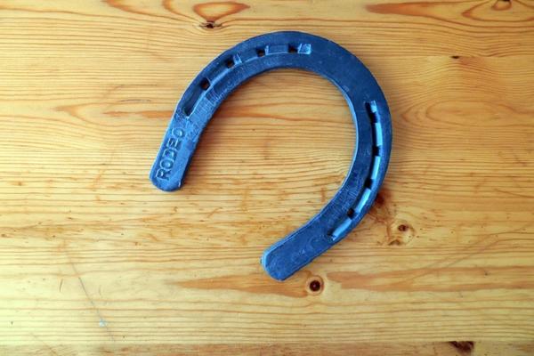 Zašto treba da okačite POTKOVICU IZNAD VRATA? I to odmah! (FOTO) (GIF)