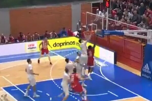 DOBRODOŠLICA ZA POVRATNIKA: Igrač Mege ZALEPIO Enisu bananu koju će igrač Zvezde dugo pamtiti! (VIDEO)