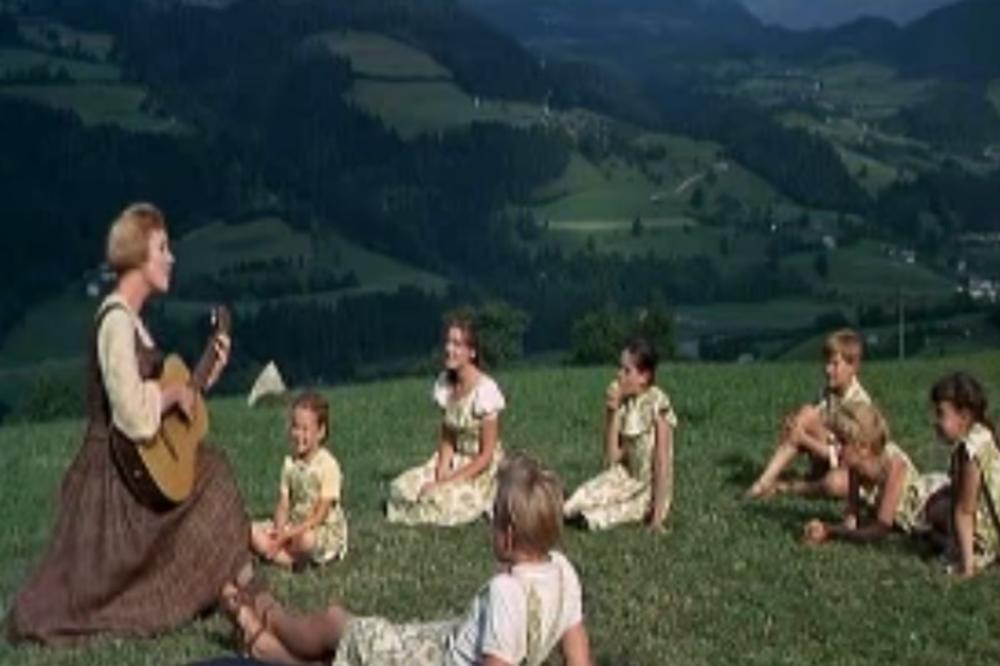 UMRLA OMILJENA GLUMICA IZ FILMA MOJE PESME MOJI SNOVI: Svet se pozdravlja sa legendom (VIDEO)