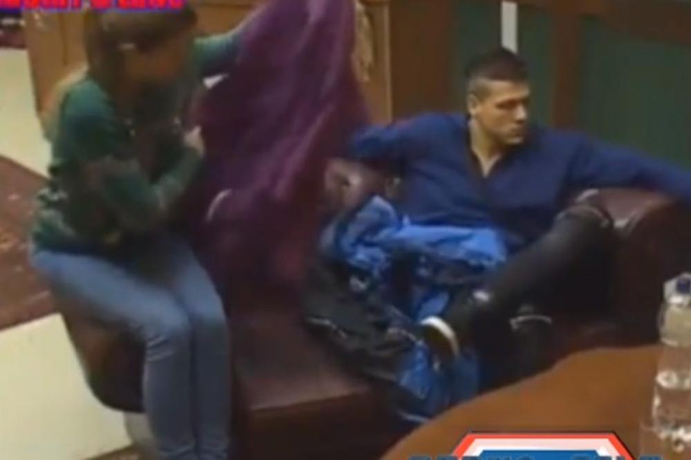 Sloba Kiji ponudio da sedne pored njega, a ona ga PONIZILA KAO NIKAD DO SAD i to pred Lunom! (VIDEO)