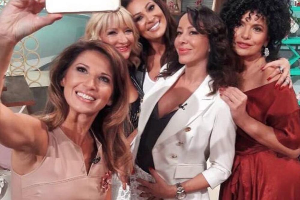 25 GODINA VODI BITKU SA OPAKOM BOLEŠĆU: Naša poznata pevačica otkrila šta je primorana da radi na svakih nekoliko sati (FOTO)