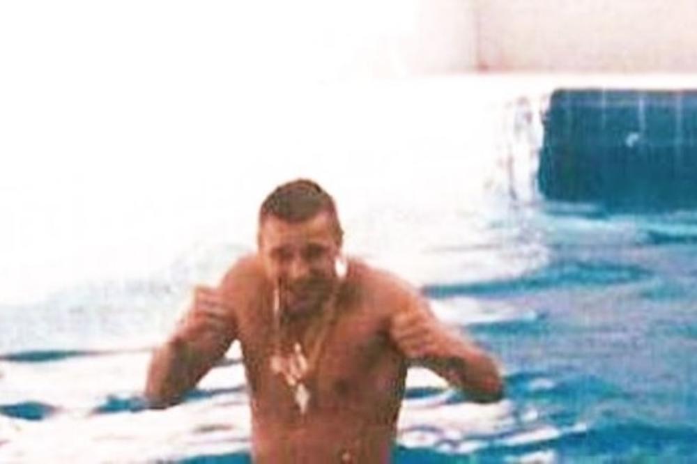 KRIMOSA SA NAJJAČOM KAJLOM IZREŠETALI U SOBI, MRTAV LEŽAO NA STOMAKU: Krvavu poruku zatekao otac, a niko ne zna...