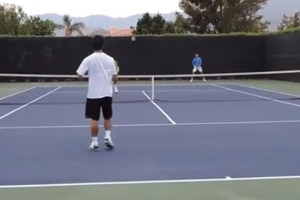 NOVAK JE OSTAO UKOPAN I GLEDAO U ČUDU: Sparing partner mu je prodao neviđenu foru, Đoković je izneverovao! (VIDEO)