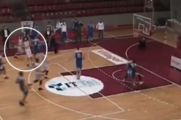 Ostalo im je samo za glavu da se uhvate... Košarkaš Radničkog KG izveo potez od kojeg zastaje dah! (VIDEO)