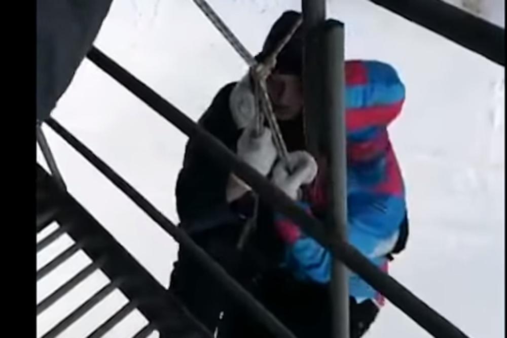 SKAKALI BANDŽIJEM SA MOSTA U SIBIRU: Ali nisu očekivali šta će ih dočekati na dnu! (UZNEMIRUJUĆI VIDEO)