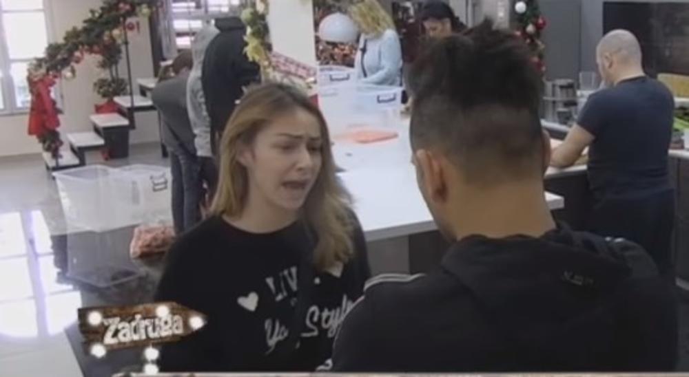 Maca retko kada pere kosu, nikad se ne šminka, ali bitno da ima silikone