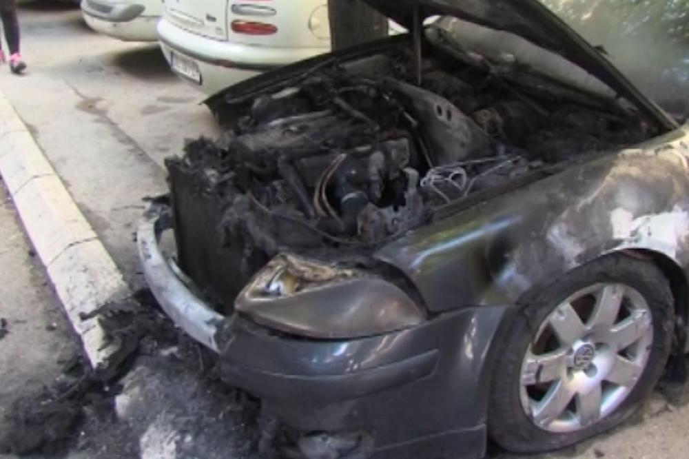 DRAMA U NOVOM SADU: Policajcu zapaljen BMW, potpuno izgoreo! (FOTO)
