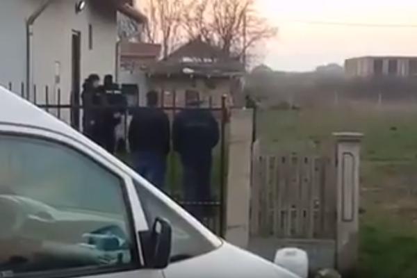HAPŠENJE U DOBANOVCIMA: Bivši policajac imao laboratoriju marihuane?! (VIDEO)