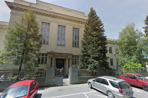 HOROR U VOJNOJ GIMNAZIJI: Učenik NOŽEM izbo učenicu!