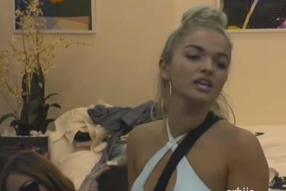 IZGUBILA SVEST O KAMERAMA: Teodora pokazala NAJINTIMNIJE delove tela! Sve na izvol'te! (VIDEO 18+)