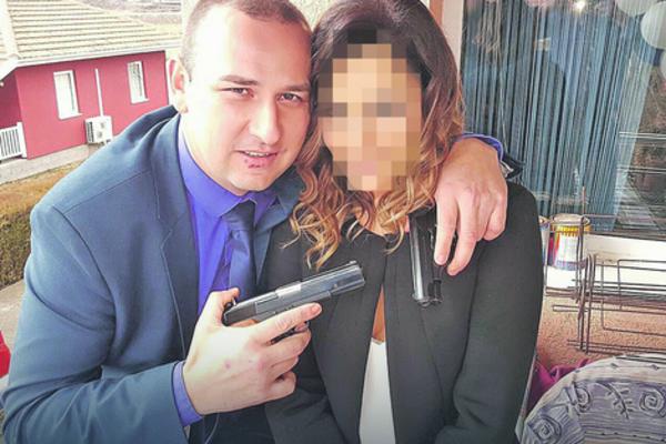ZAGRLIO DAMU I U NJU UPERIO PIŠTOLJ: Šokantna fotografija lokalnog funkcionera iz Knjaževca uznemirila javnost, a evo kako je on objasnio (FOTO)