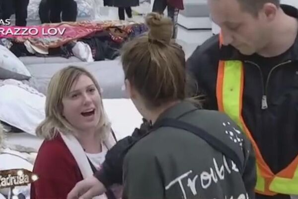 OBEZBEĐENJE IH RAZDVAJALO, KIJA ZAMALO DA NABODE JELENU: Uloške ne menjaš po tri- četiri dana, krilca ti ispadaju po podu! (VIDEO)