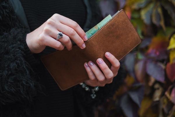 Koje boje vam je novčanik? Od toga zavisi da li ćete BITI BOGATI! (FOTO) (GIF)