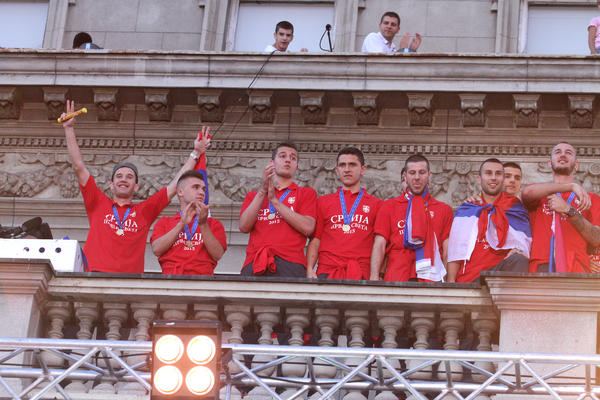 ZOVITE VATROGASCE, POŽAR JE U HUMSKOJ! Partizan zagrizao za reprezentativca Srbije! (FOTO)