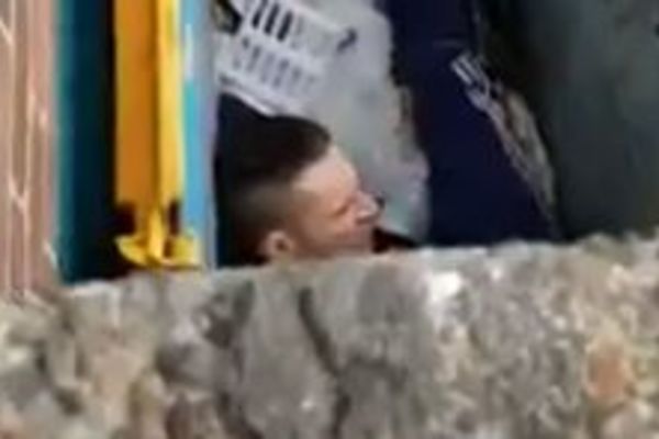 DECO, EVO ZAŠTO NIKAD NE TREBA PROBATI DROGU: Možete da završite KAO ON! (VIDEO)