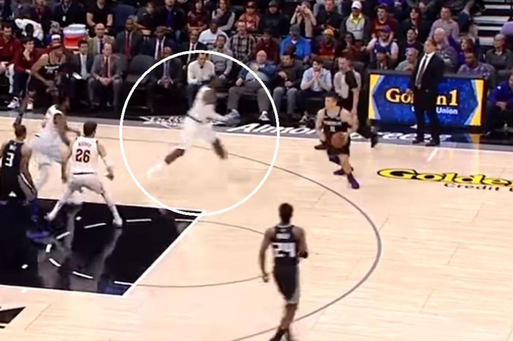 KRALJU, AJDE SKOČI PO BUREK I JOGURT, 'LEBA TI: Bogdan se igrao sa Lebronom, ali ona asistencija iz auta u poslednjoj sekundi?! JUUUU! (GIF) (VIDEO)