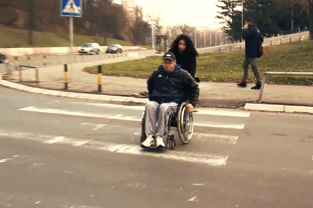NJIHOV BEOGRAD JE SAV U BARIKADAMA: Pokušali smo da im pomognemo s barijerama koje im koče normalan život! (VIDEO)