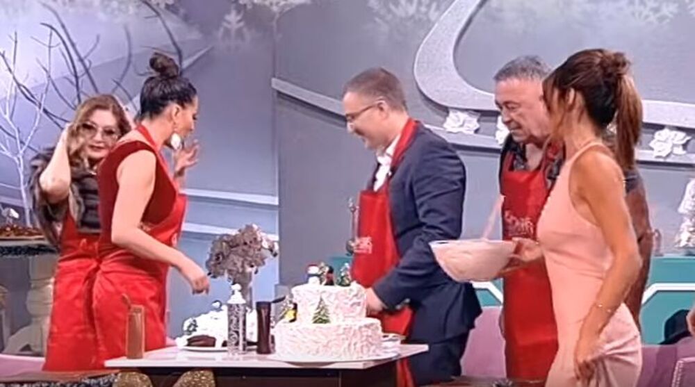 Nebojša u crvenoj kecelji