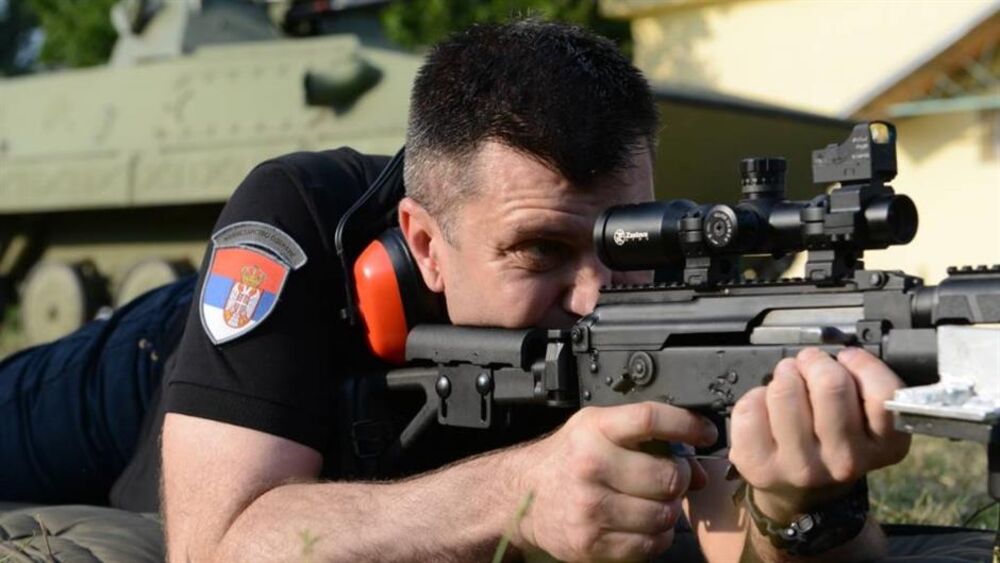 Zoran Đorđević isprobava novo naoružanje Vojske Srbije