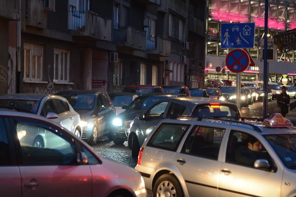 NOVA VRUĆA TAČKA U BG, VOZAČI BESNI I OČAJNI: Ako možete, izbegavajte ovo mesto (FOTO)