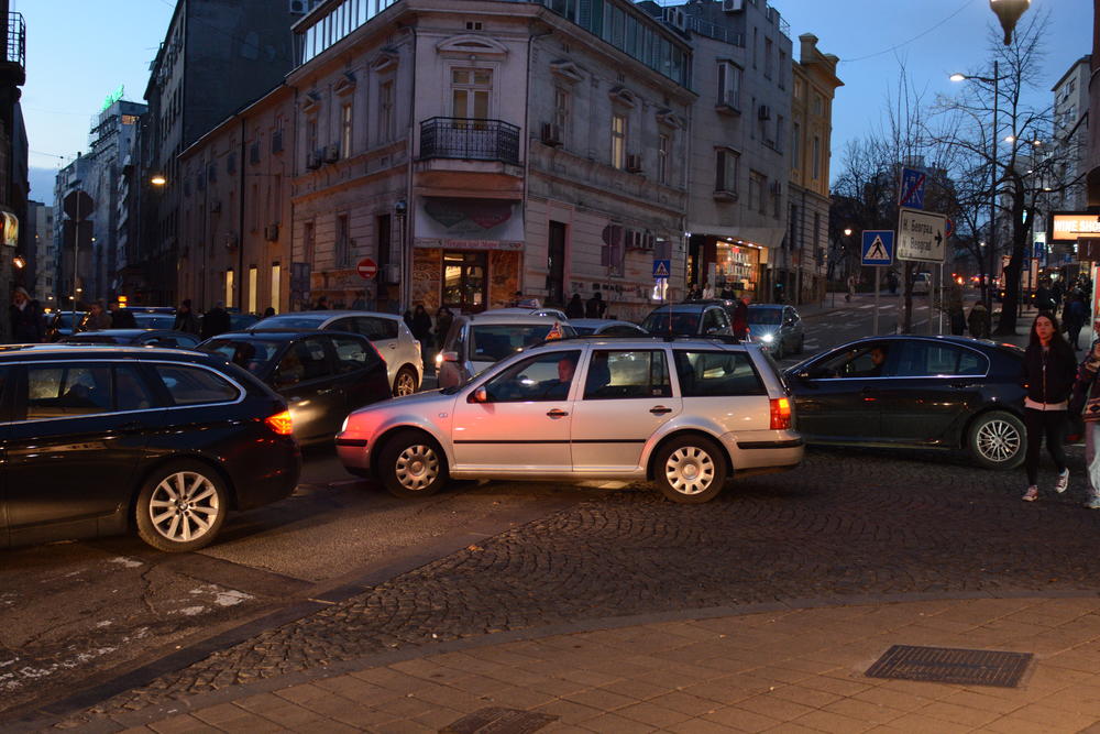 Totalni kolaps, Obilićev venac