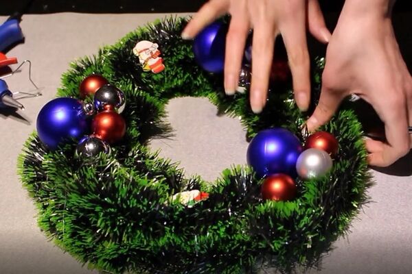 NOVOGODIŠNJI VENAC JE najtraženiji praznični ukras na planeti, a poklanja se samo onome koga MNOGO VOLITE! (VIDEO)