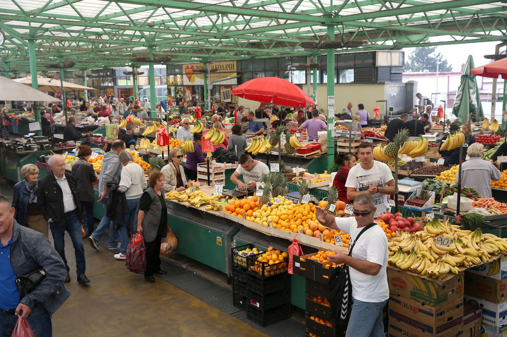 PAPRENE CENE NA PIJACAMA: Kilogram ovog POVRĆA čak 450 dinara, jedino je domaći zeleniš POJEFTINIO