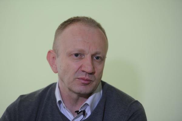 SNS OPTUŽIO ĐILASA da je uzeo 370.000 dinara odborničke naknade iako se nije pojavljivao na sednicama!