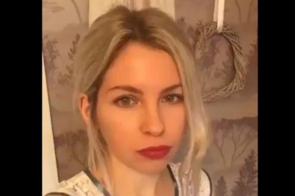 KAD TE MAMA IZBLAMIRA, NEMA NAZAD! Obećala je da će obući njen poklon, a onda se pokajala KAO NIKAD U ŽIVOTU! (VIDEO)