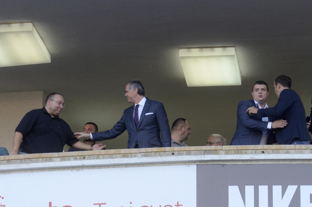 POMIRENJE: Terzić se izvinio SMS porukom zbog spornog balona Delija na Večitom derbiju upućenog Vuletiću! (VIDEO)