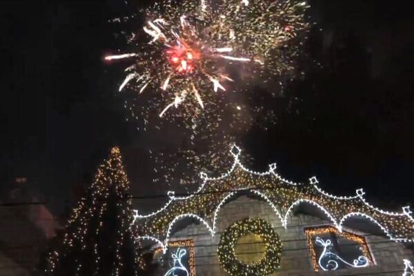 NOVOGODIŠNJA BAJKA NA VOŽDOVCU: Zasvetlela najlepše okićena kuća u prestonici! (VIDEO)