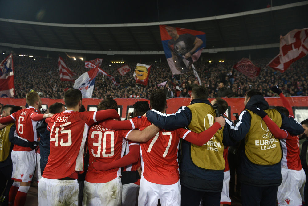 Fudbaleri Zvezde slave pobedu nad Kelnom sa Delijama