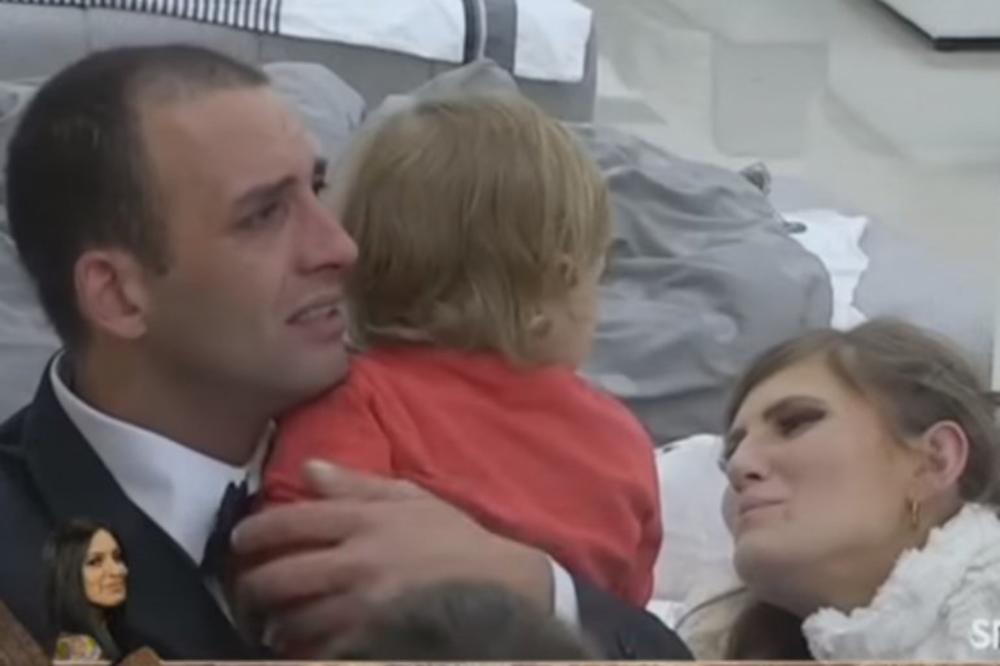 ĆERKA MARKA DNK BEŽALA OD NJEGA, HRANITELJE ZOVE MAMOM I TATOM: Nakupovao sam joj stvarčice, lutkice, slatkiše, a mala je plakala kad sam... (FOTO)