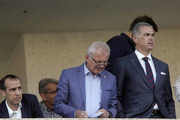 SA MARAKANE ODJEKUJE: Kokeza režirao napad klubova na Zvezdu! Privatizovao je FSS i ukinuo Zajednicu superligaša!