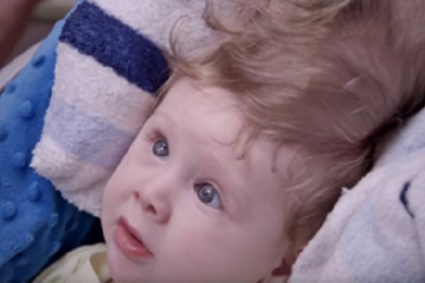 MEDICINSKE SESTRE SU ODBILE DA PRVI PUT OKUPAJU OVU TEK ROĐENU BEBU: Kada su roditelji čuli razlog, počeli su da plaču i kukaju!