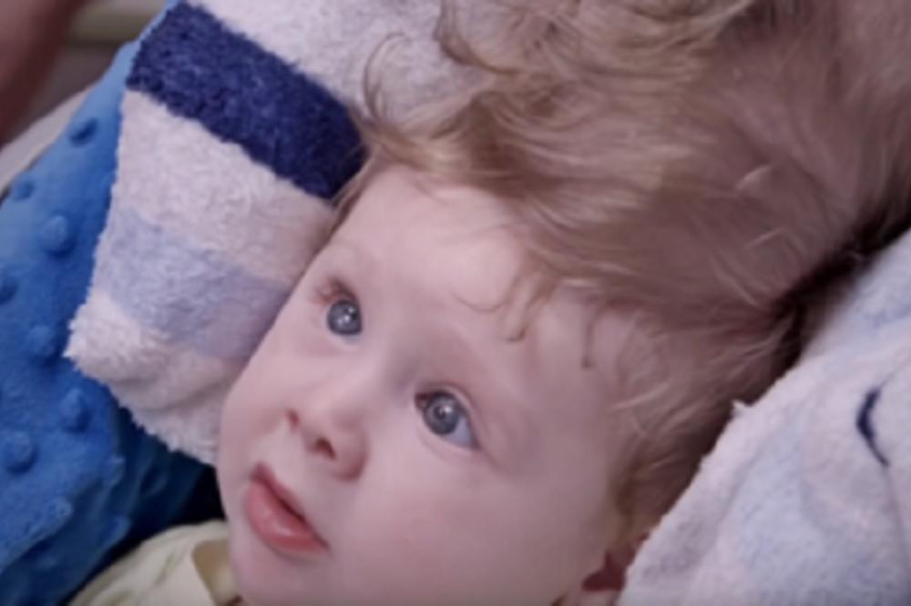 MEDICINSKE SESTRE SU ODBILE DA PRVI PUT OKUPAJU OVU TEK ROĐENU BEBU: Kada su roditelji čuli razlog, počeli su da plaču i kukaju!