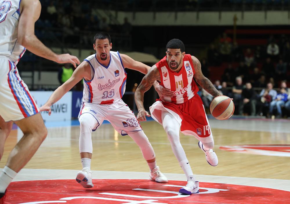 Džejms Feldin u duelu sa Vukom Radivojevićem