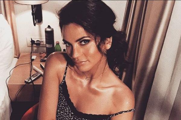 Srećo, iskreno, koga briga za sve ostalo kad te vidi tako obučenu! Milica Pavlović obukla providnu haljinu, nema šta se ne vidi! (FOTO)